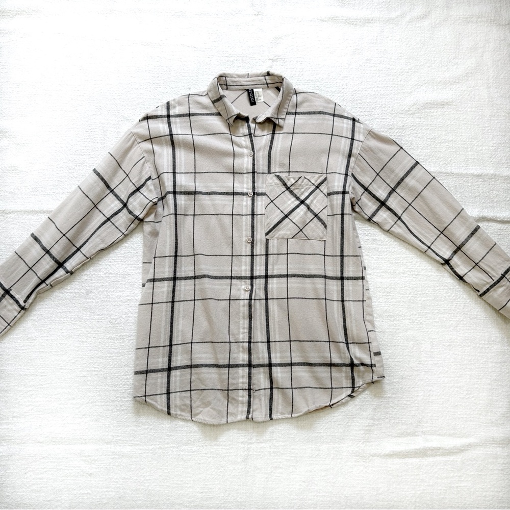 H&M Oversized Flannel Shirt in Light Beige Plaid - Women's Size XS